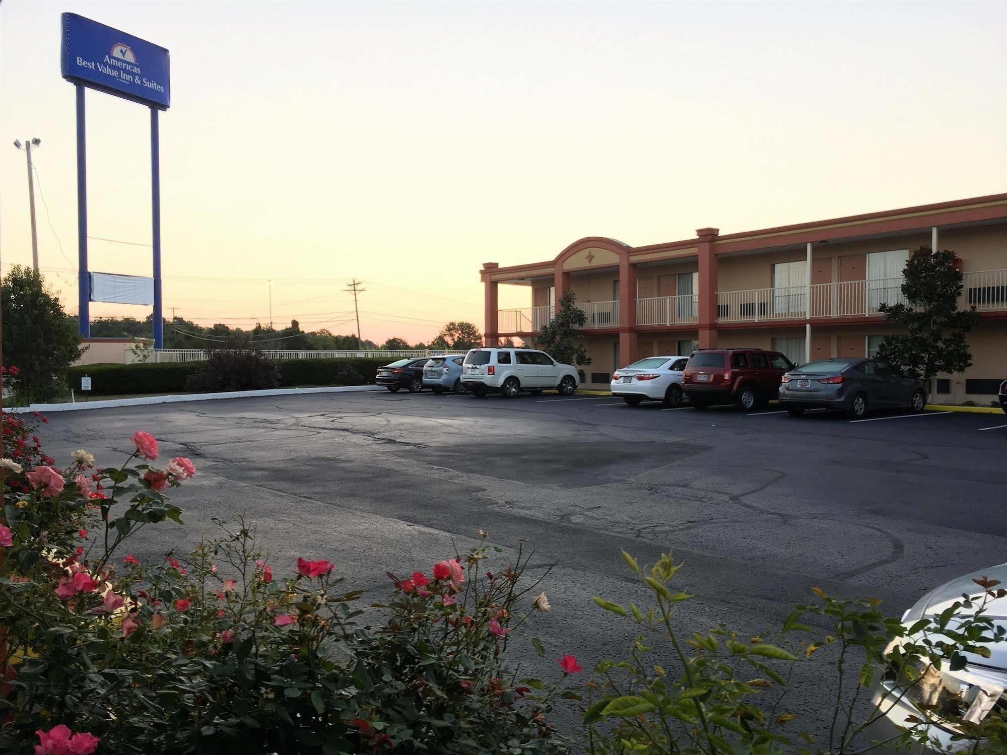 Americas Best Value Inn & Suites Williamstown Eksteriør bilde