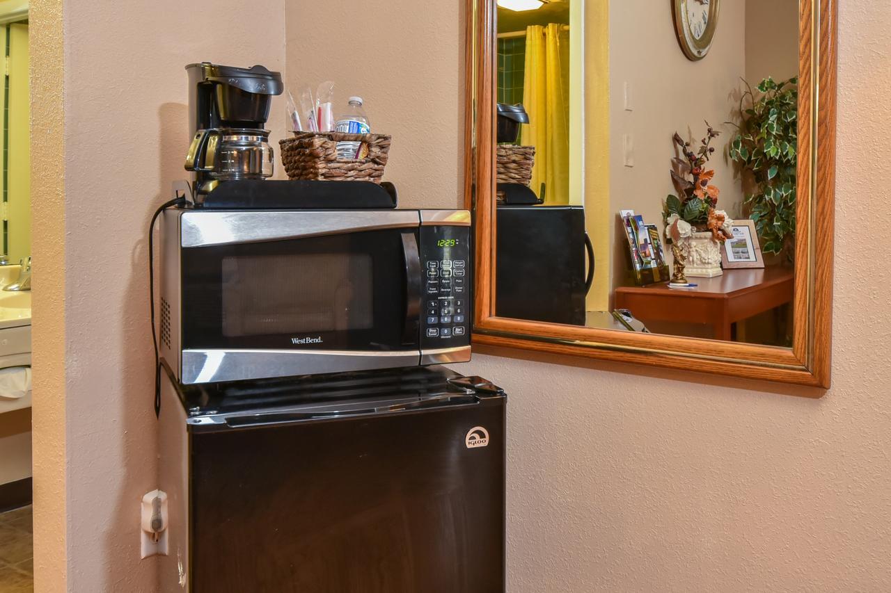 Americas Best Value Inn & Suites Williamstown Eksteriør bilde
