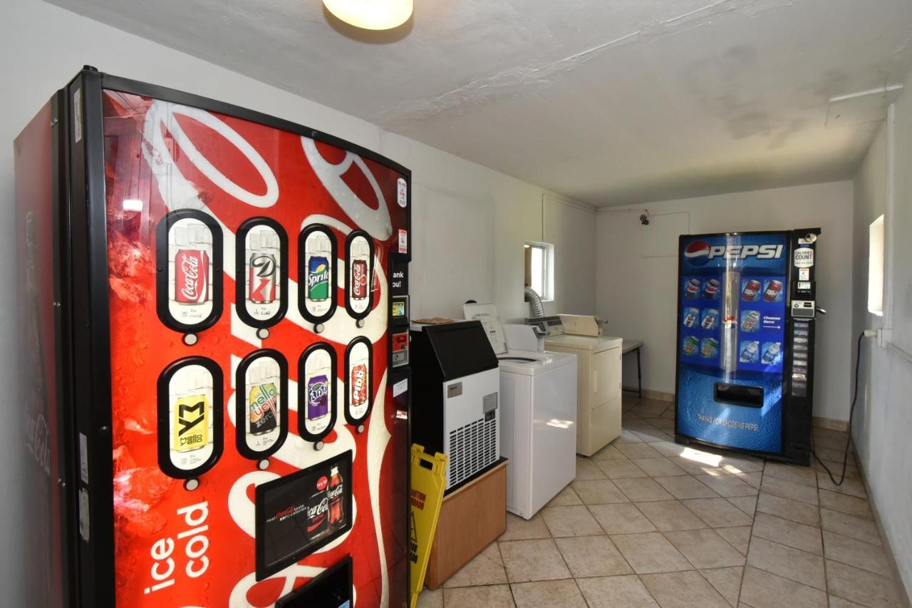 Americas Best Value Inn & Suites Williamstown Eksteriør bilde