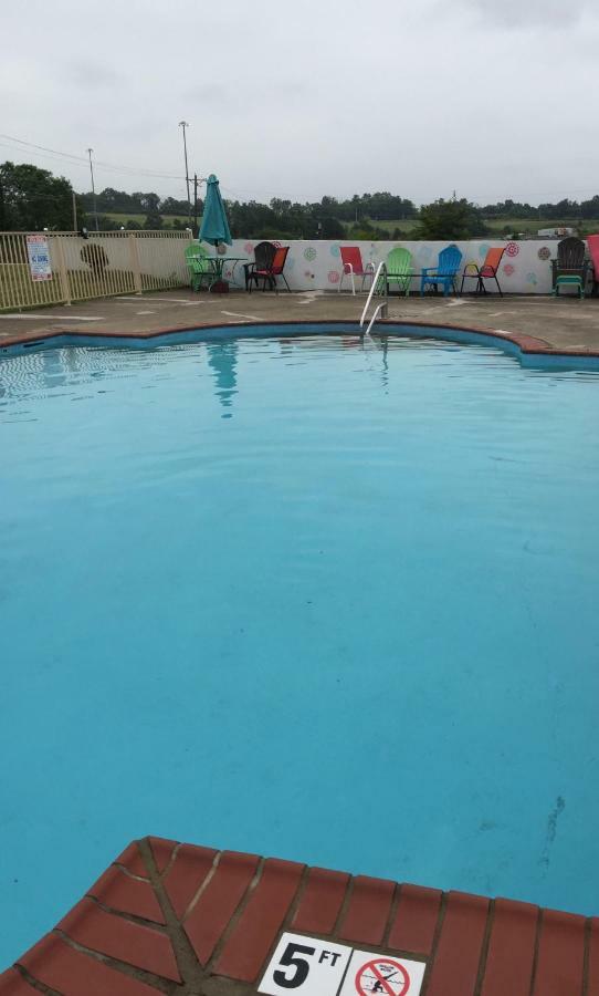 Americas Best Value Inn & Suites Williamstown Eksteriør bilde